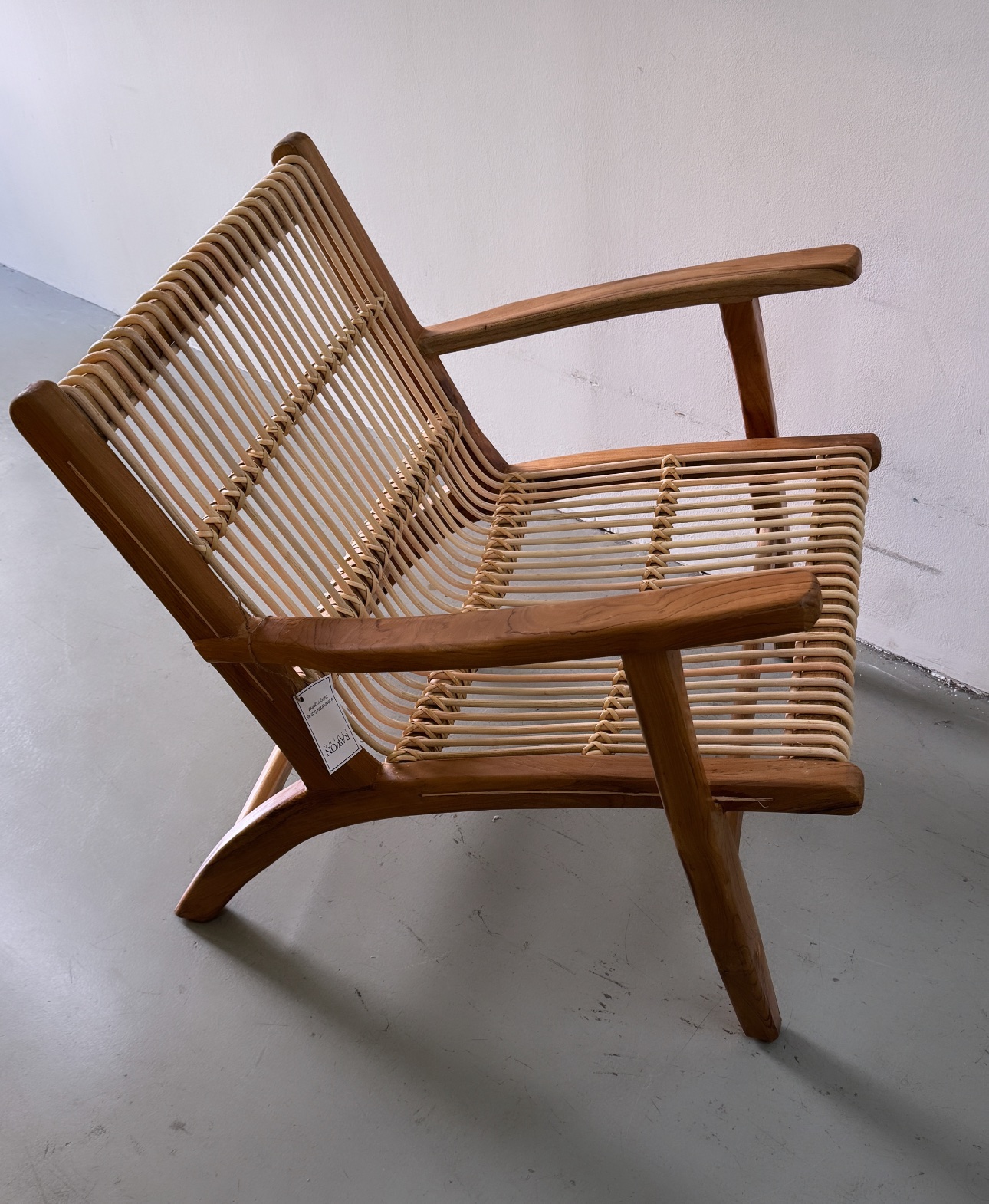 Bajo Arm Lepak Chair